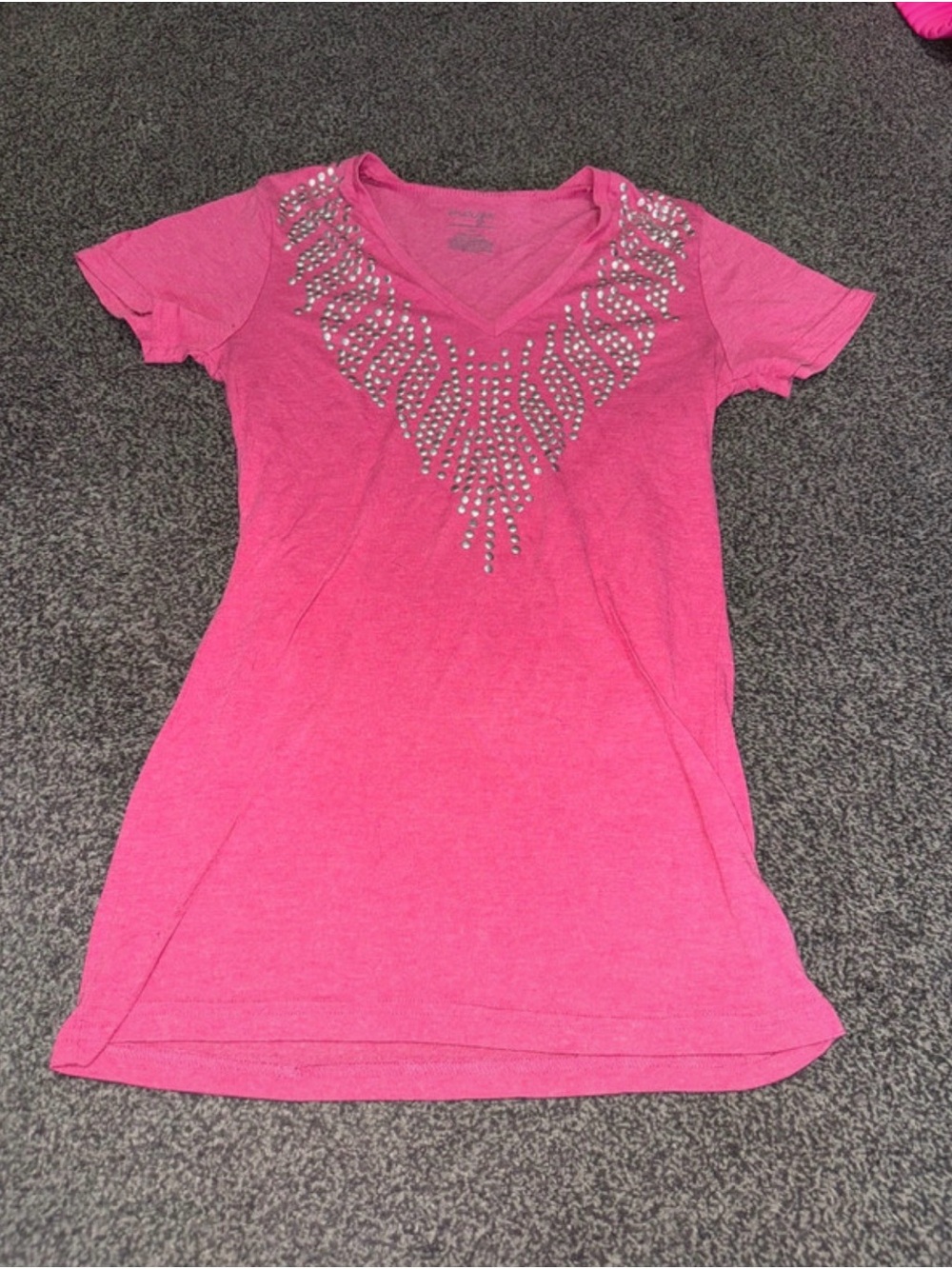 Y2K Energie Pink Studded V-Neck Tee Medium Metal Rhinestone Graphic Top Retro